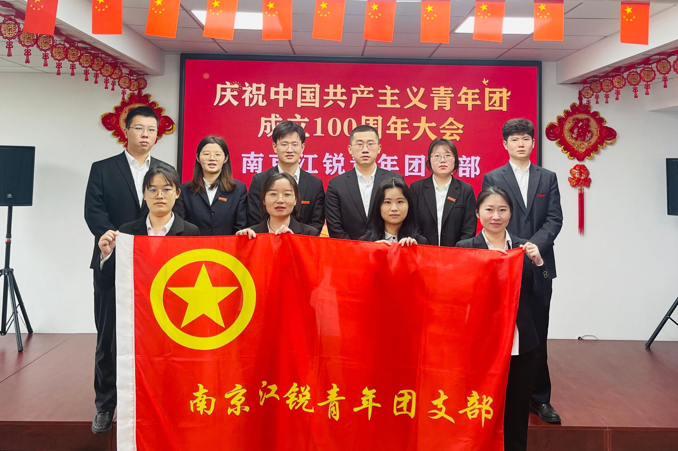 9b28f3d4ce8c2f7bdb1dfdad0ce7ce97